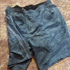 Lululemon men’s lined shorts size XL 9”inseam excellent shape